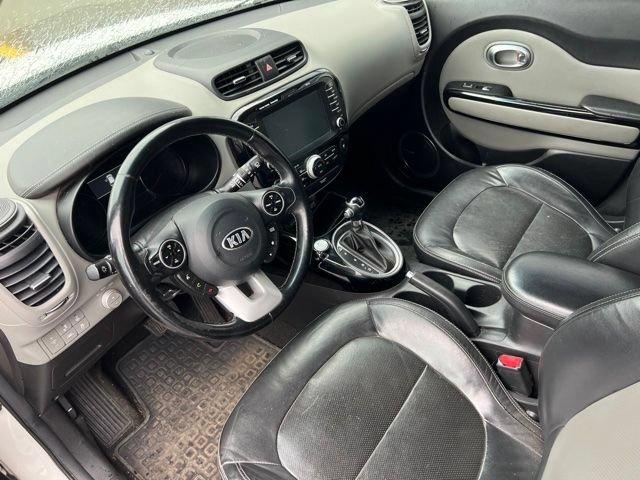 Used 2017 Kia Soul + w/ Primo Package FWD image 4
