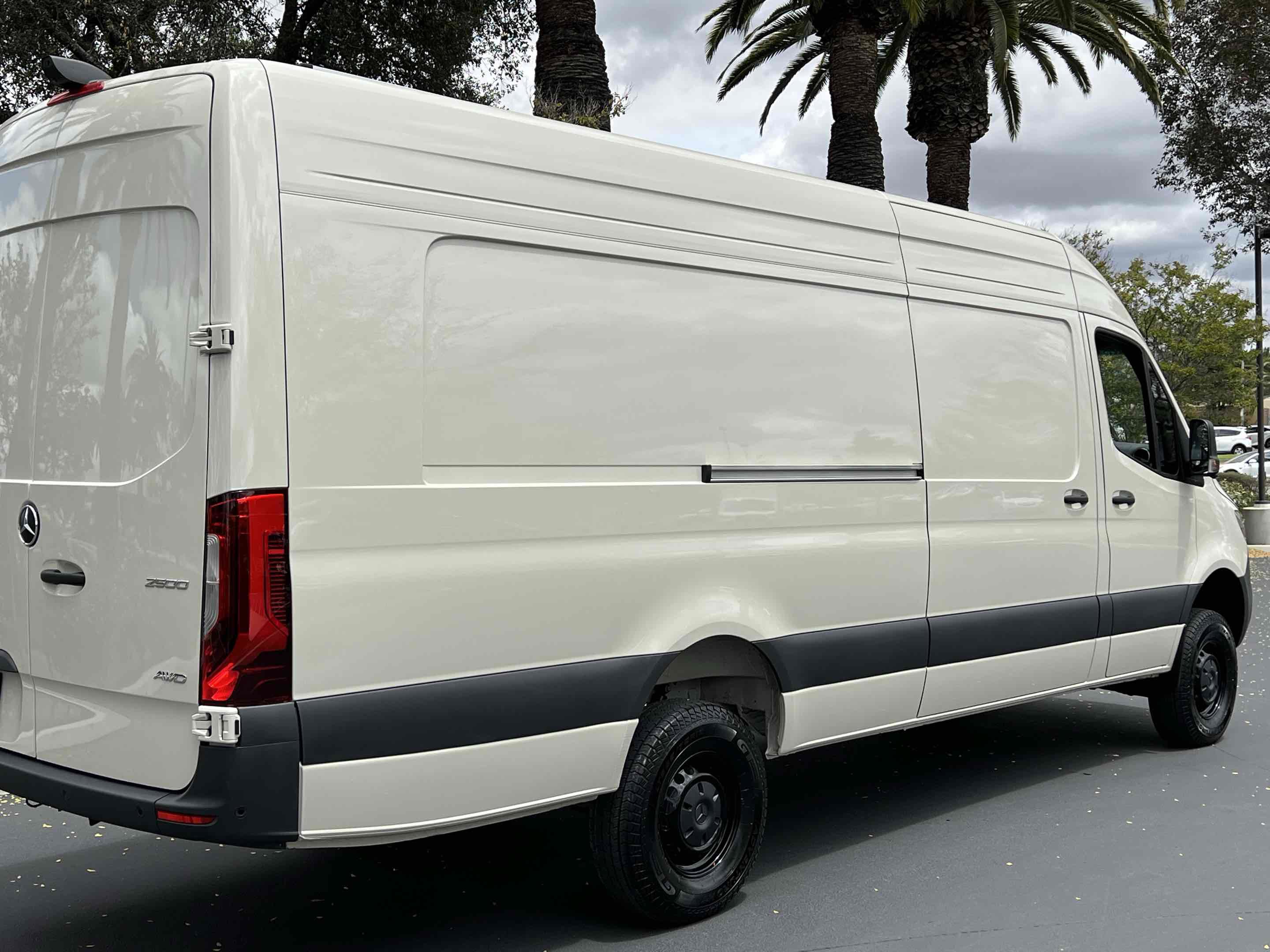 Used 2025 Mercedes-Benz Sprinter 2500 image 42