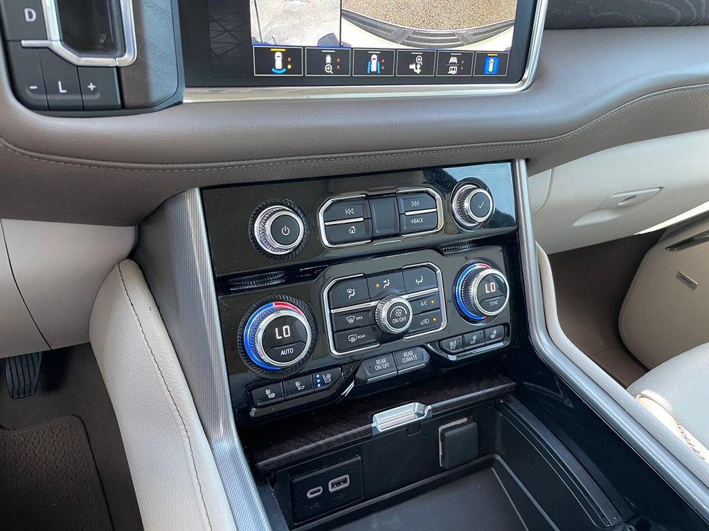 Used 2023 GMC Yukon Denali AWD/4WD image 18