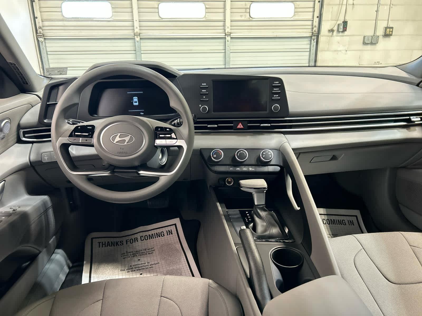 New 2026 Hyundai Elantra SE FWD image 4