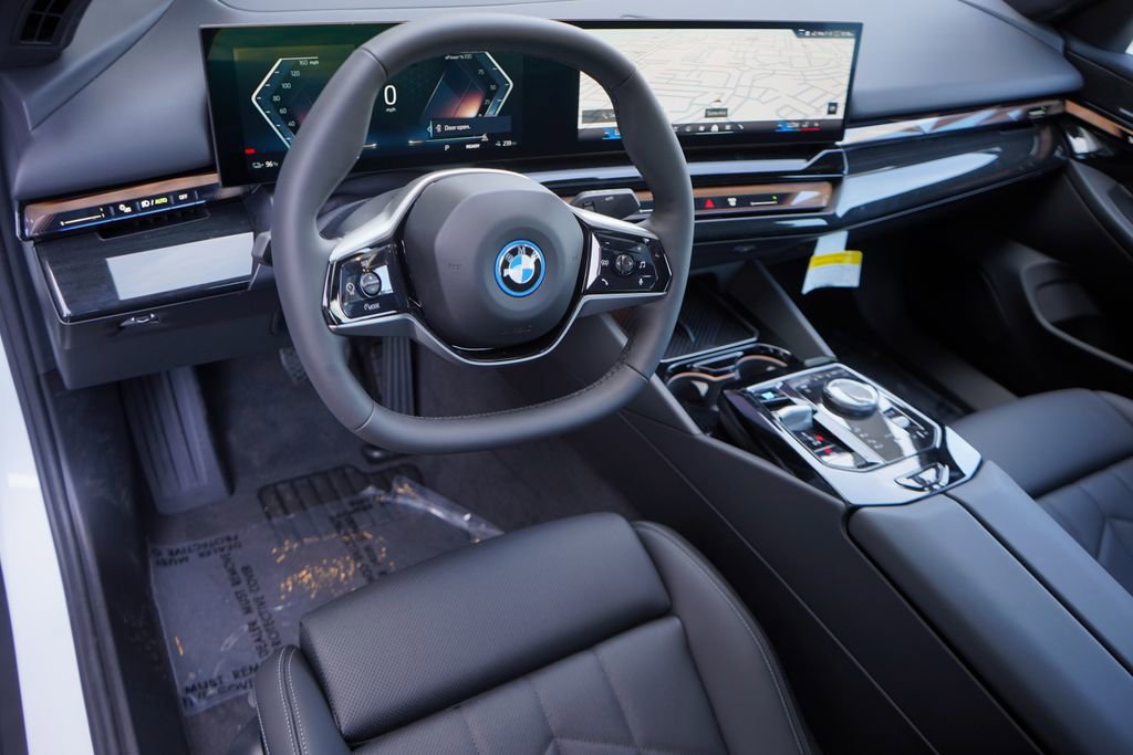 Used 2025 BMW i5 xDrive40 w/ Premium Package image 13