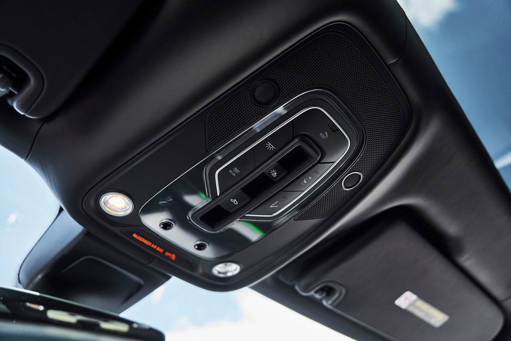 Used 2025 Bentley Bentayga AWD/4WD image 91
