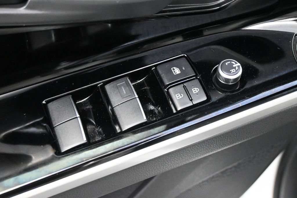 Used 2024 Toyota bZ4X AWD w/ Weather Package image 4