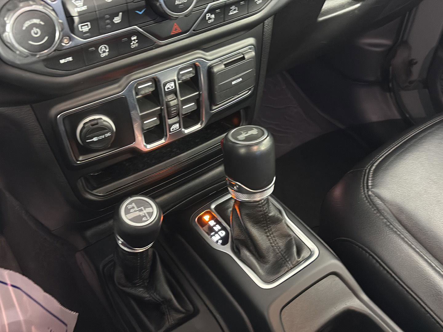 Used 2023 Jeep Wrangler Unlimited Sahara image 37