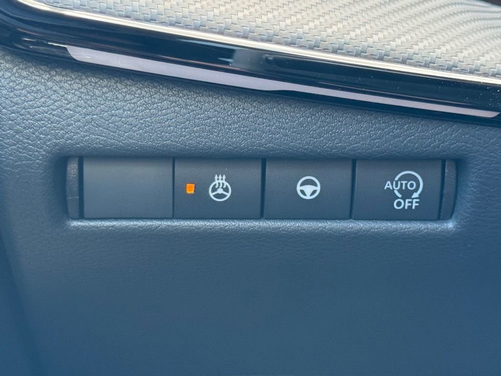 New 2025 Nissan Kicks SR w/ SR Premium Package image 16