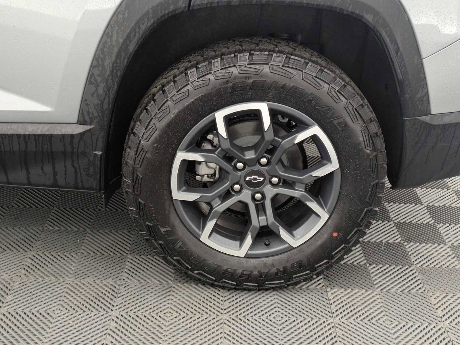 New 2026 Chevrolet Equinox ACTIV w/ Convenience Package III image 14