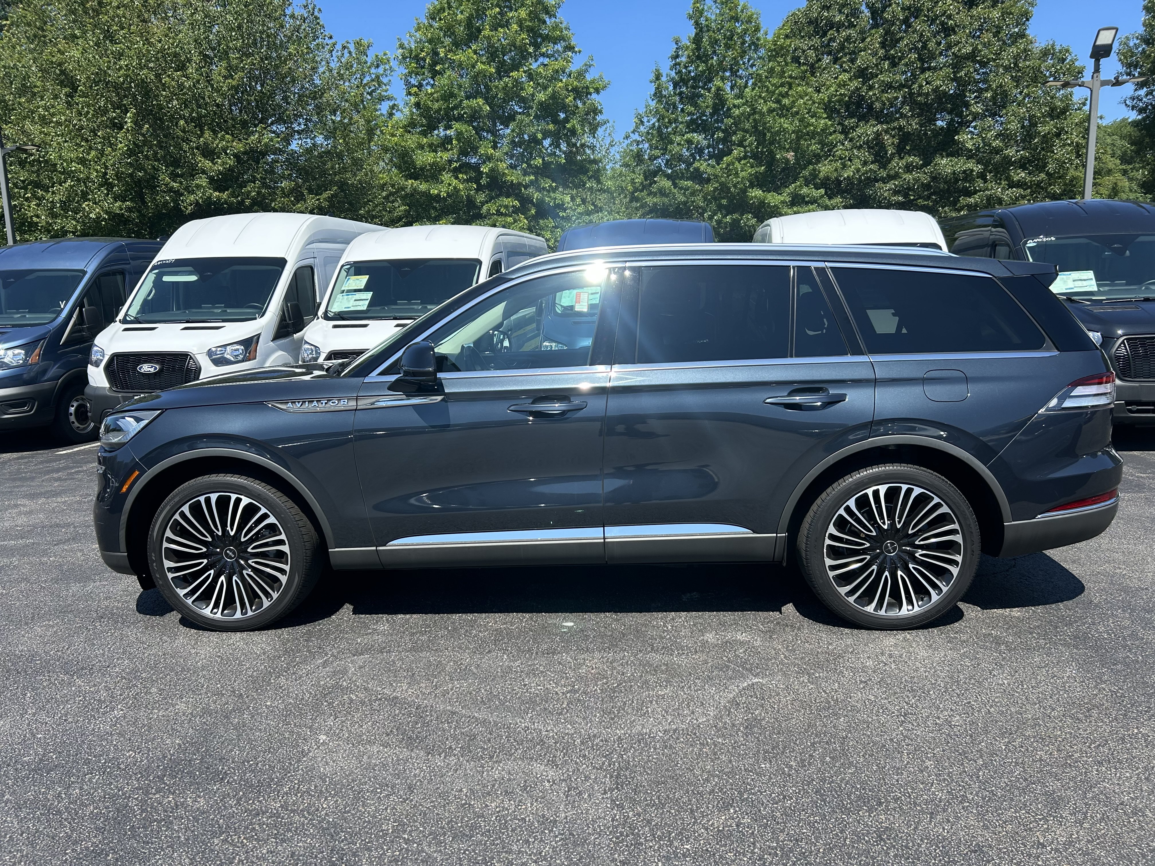 Used 2022 Lincoln Aviator Reserve w/ Elements Package Plus AWD/4WD image 5