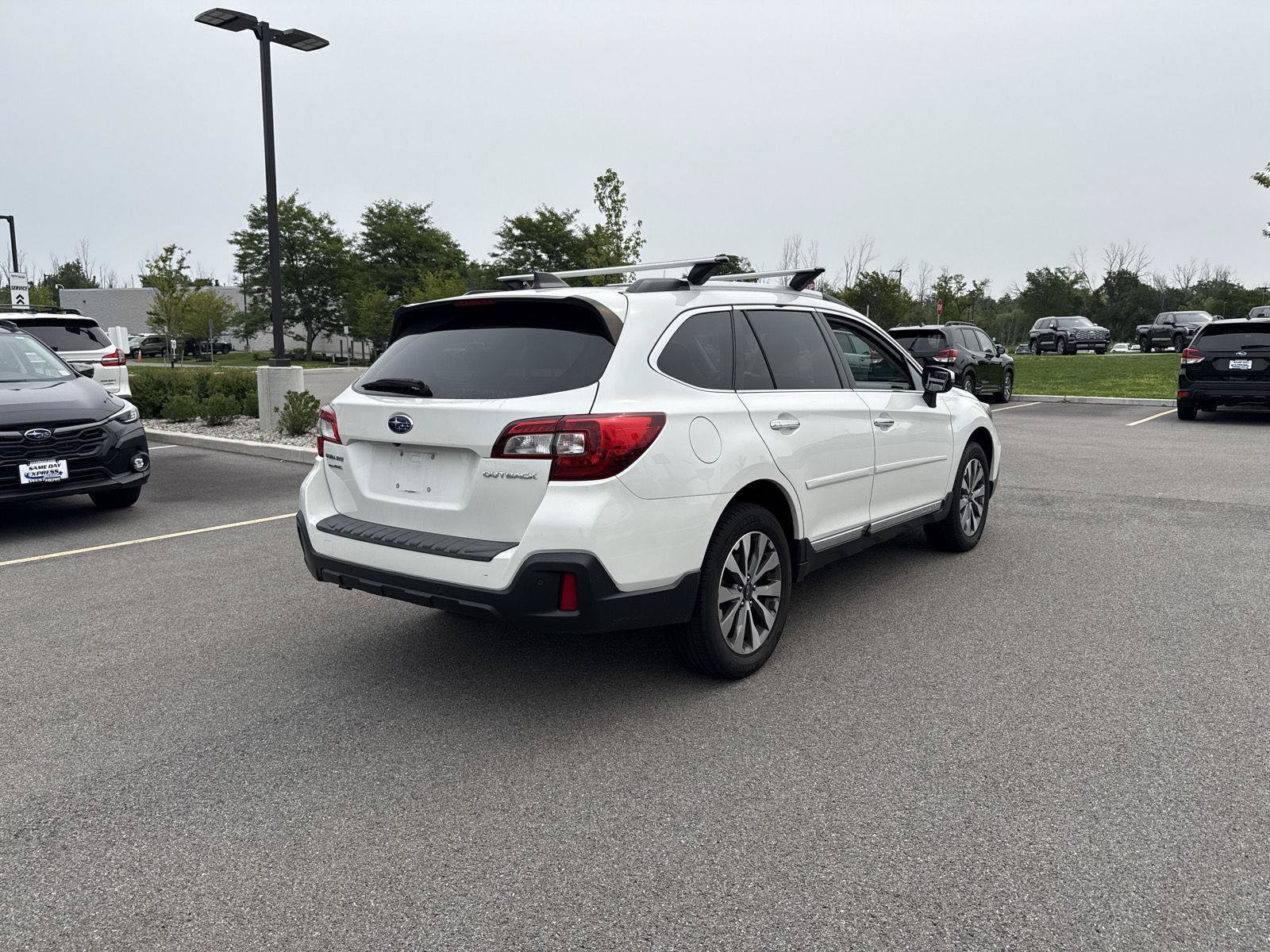 Used 2019 Subaru Outback 2.5i Touring AWD/4WD image 4