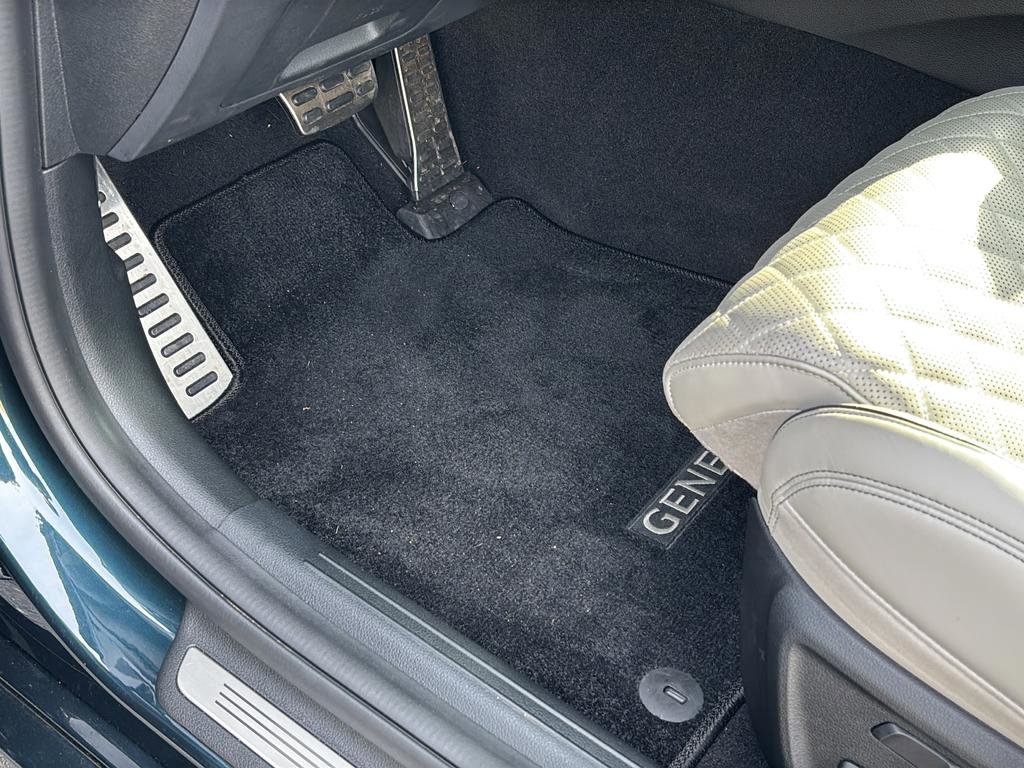 Used 2023 Genesis G70 3.3T w/ Sport Prestige Package image 18