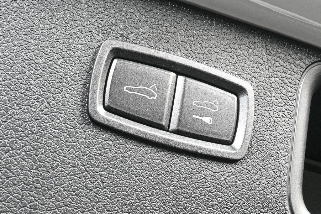 Certified 2026 Porsche Macan image 33