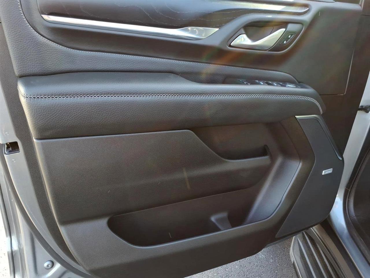 Used 2021 GMC Yukon Denali w/ LPO, Illumination Package image 12