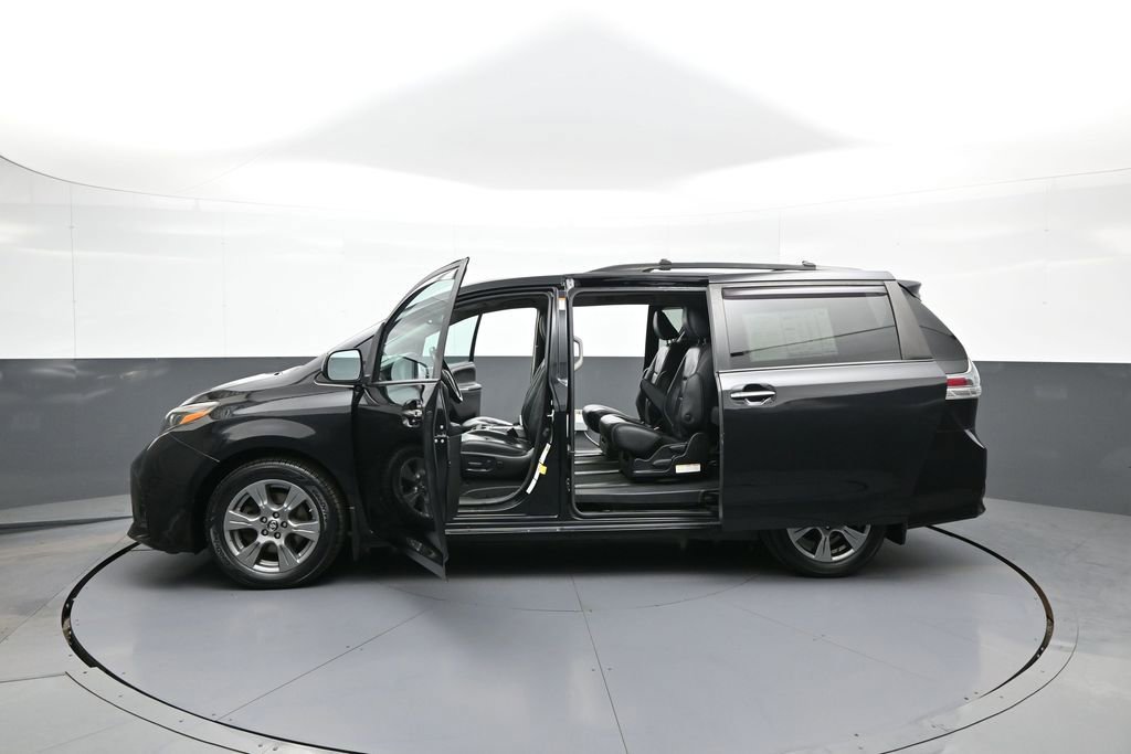 Certified 2019 Toyota Sienna SE w/ SE Preferred Package AWD/4WD image 46