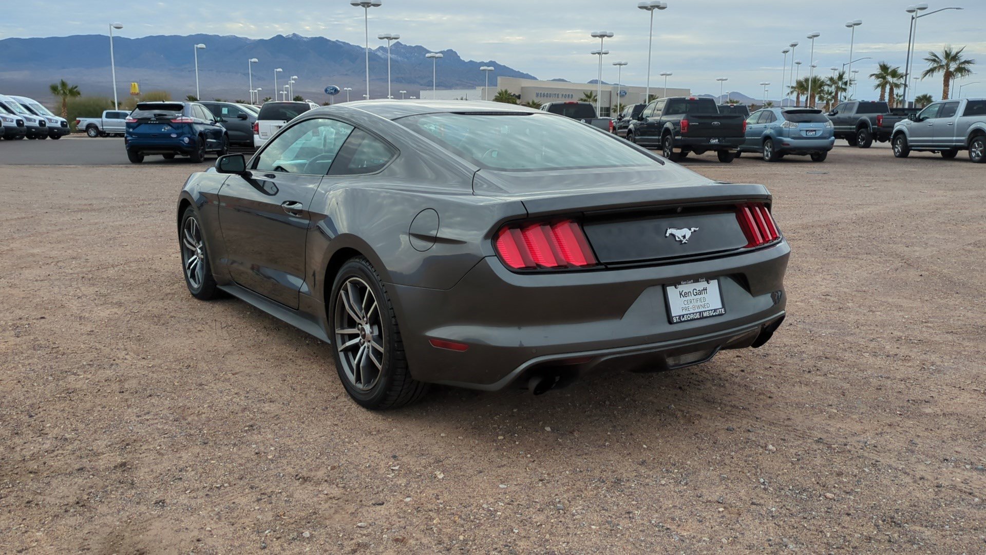 Used 2017 Ford Mustang Coupe image 5