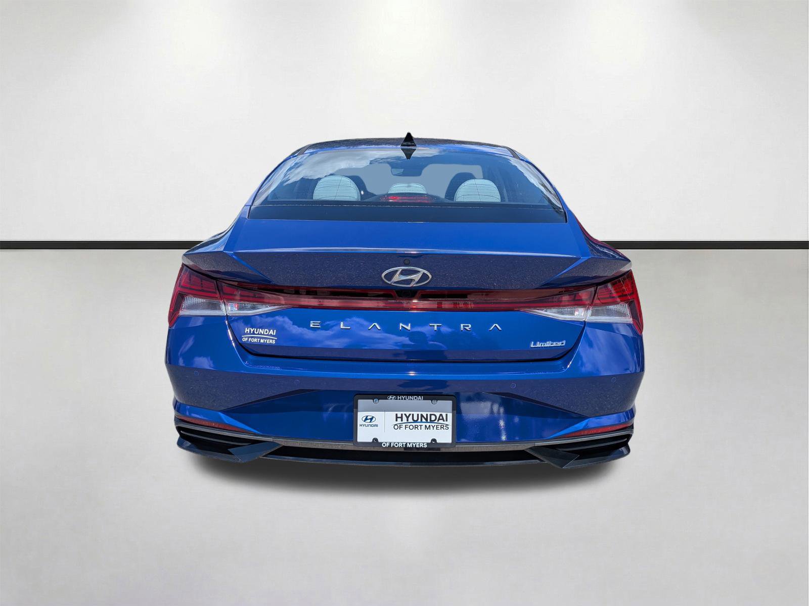 Used 2023 Hyundai Elantra Limited w/ Cargo Package FWD image 5