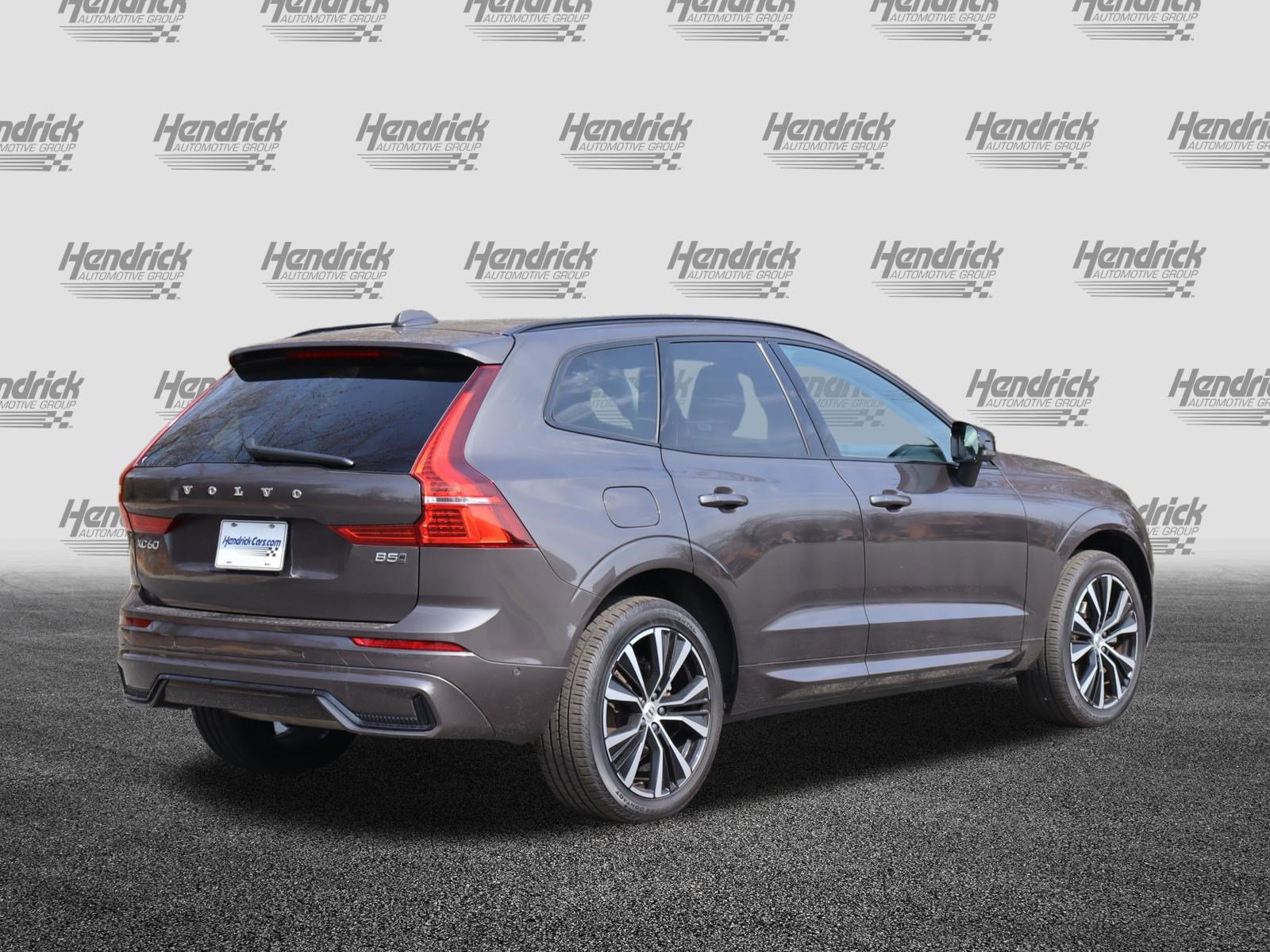 Used 2025 Volvo XC60 B5 Plus image 9
