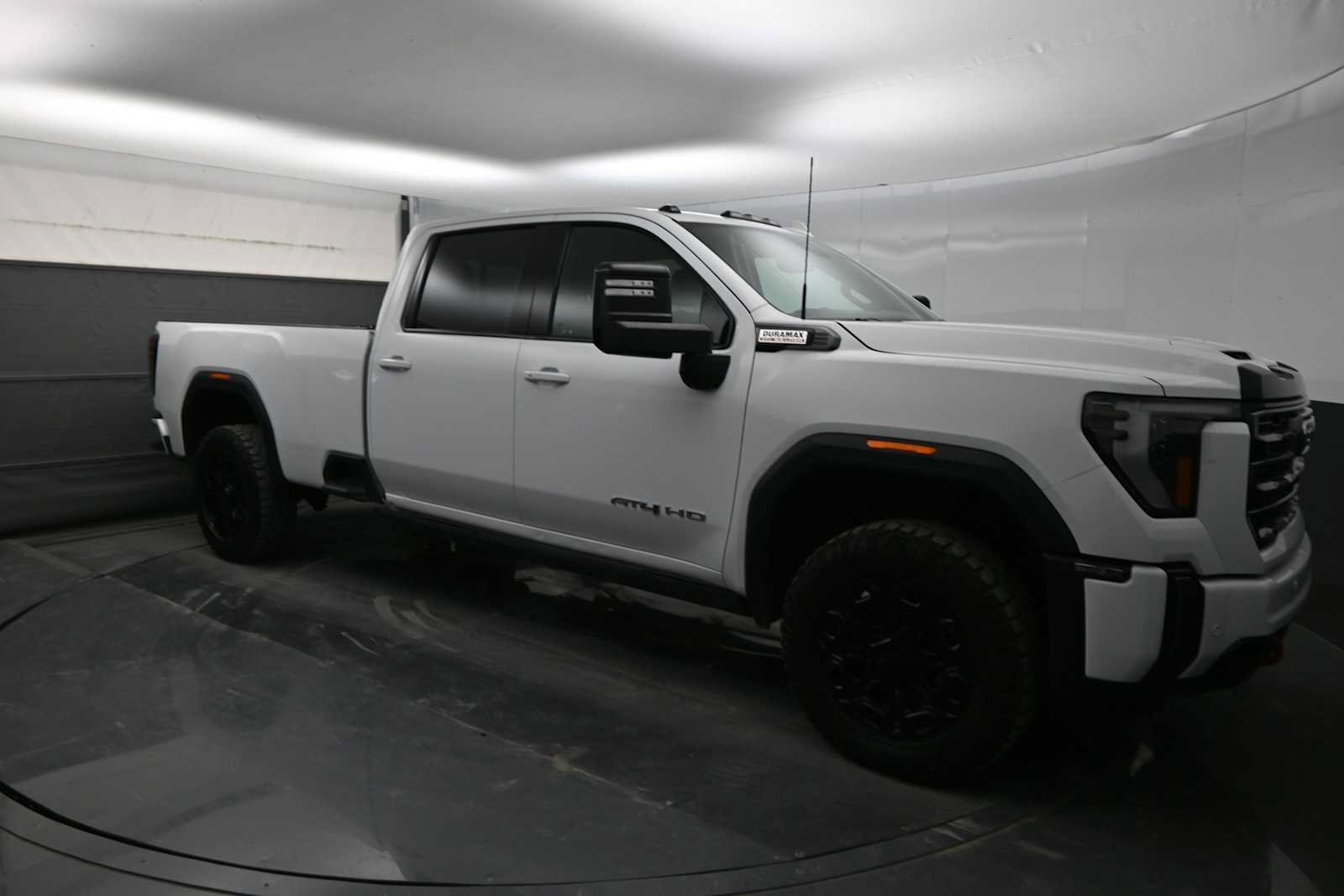 Used 2024 GMC Sierra 2500 AT4 w/ AT4 Premium Plus Package AWD/4WD image 3