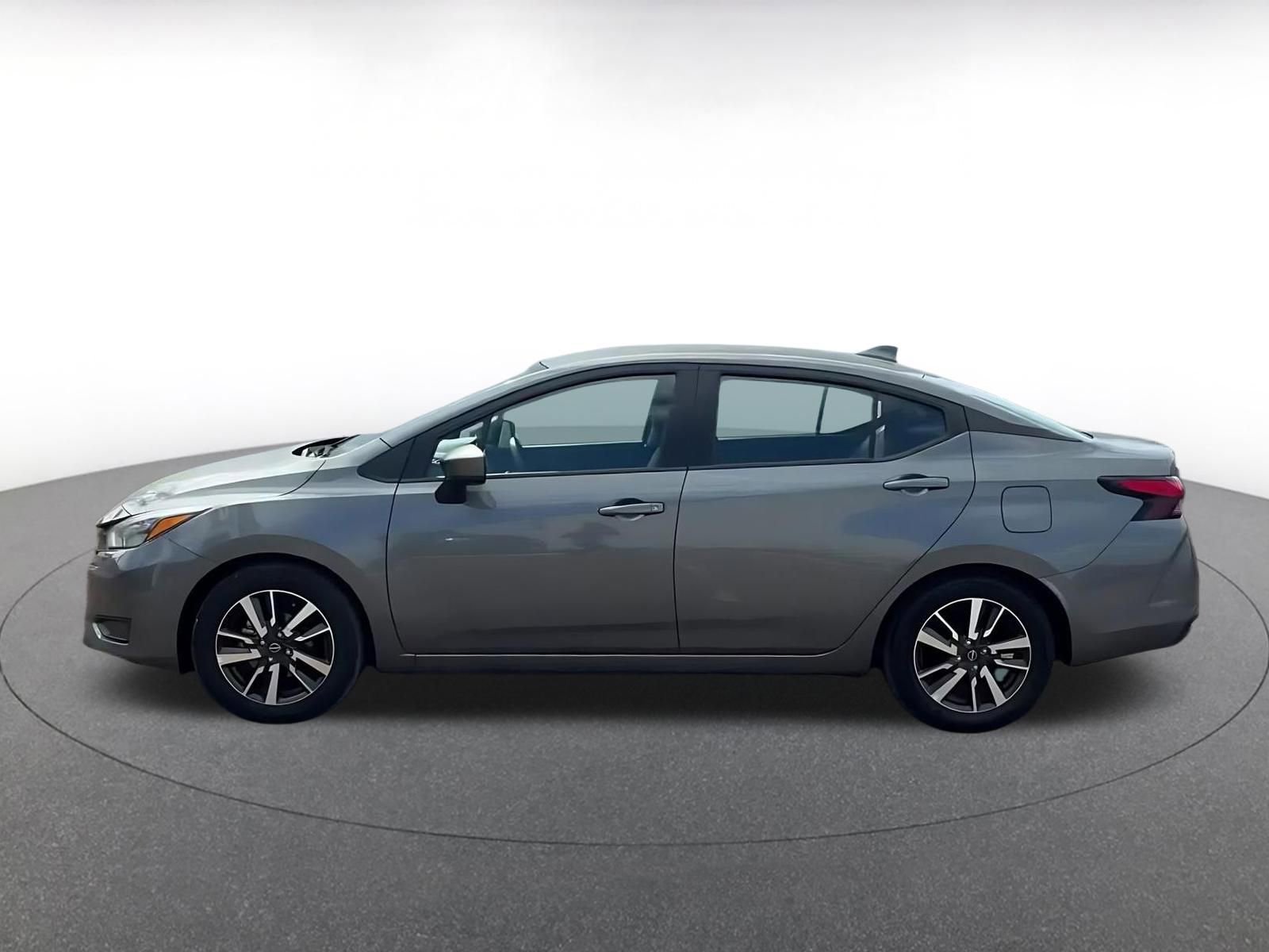 Used 2025 Nissan Versa SV image 8