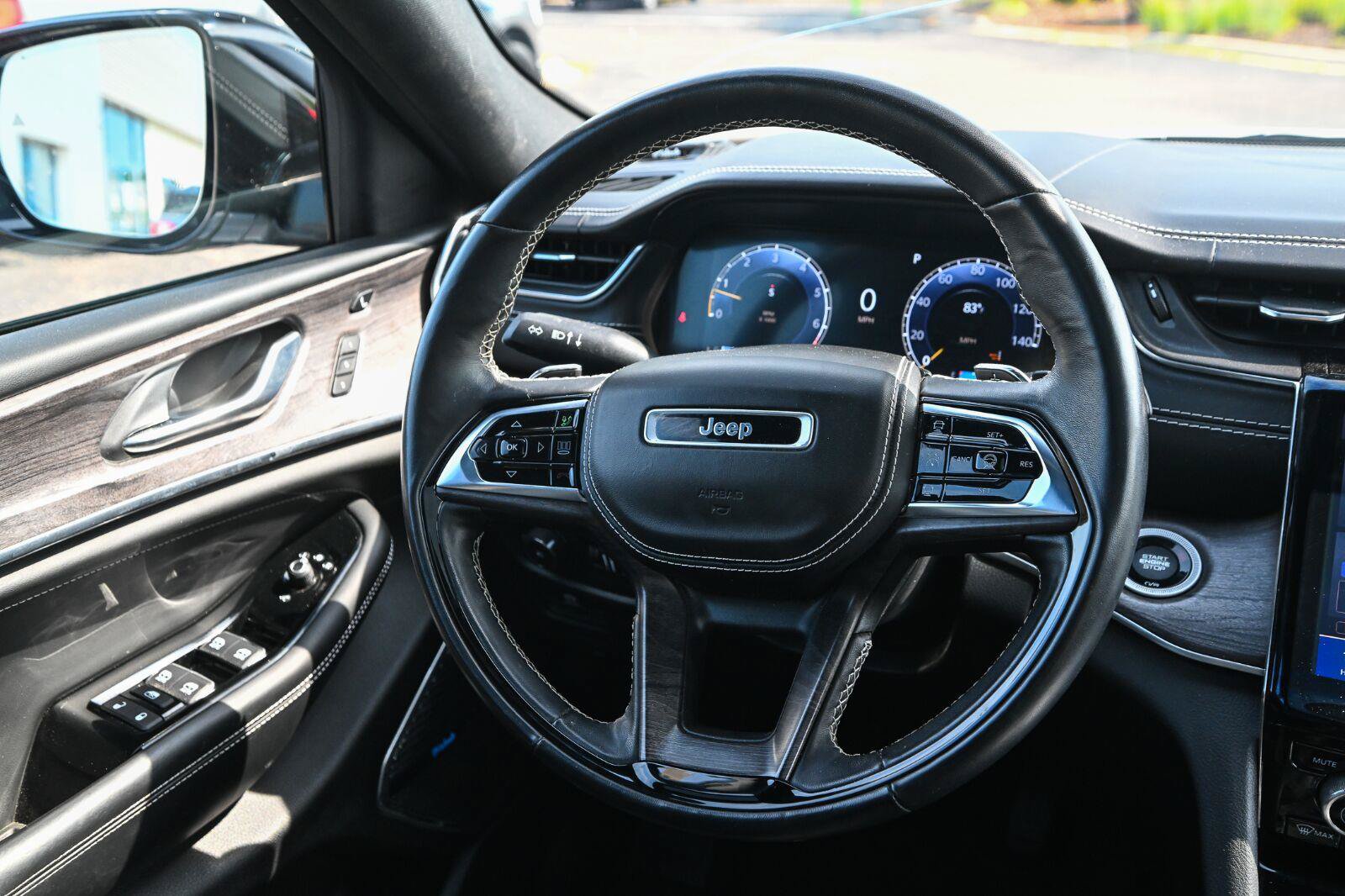 Used 2022 Jeep Grand Cherokee Overland w/ Adv Protech Group III AWD/4WD image 32