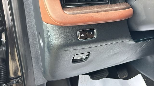 Used 2025 Lincoln Navigator Reserve AWD/4WD image 13