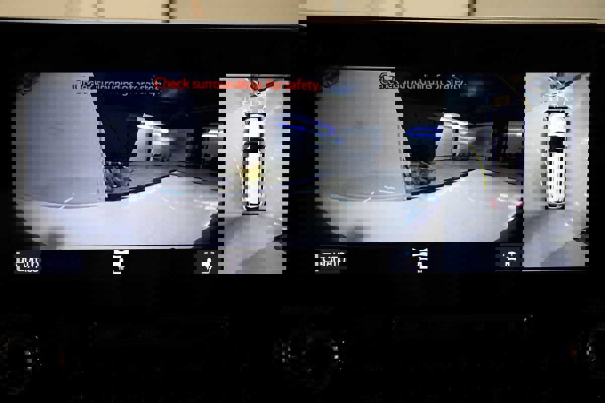 Used 2021 Toyota Highlander Limited image 18