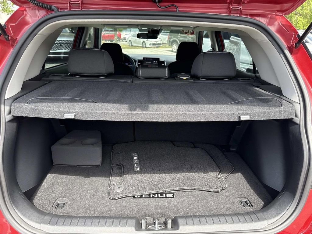 Used 2024 Hyundai Venue SEL FWD image 12