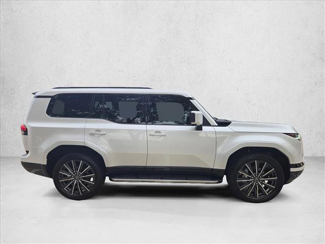 Used 2024 Lexus GX 550 w/ Accessory Package (Z1) AWD/4WD image 4