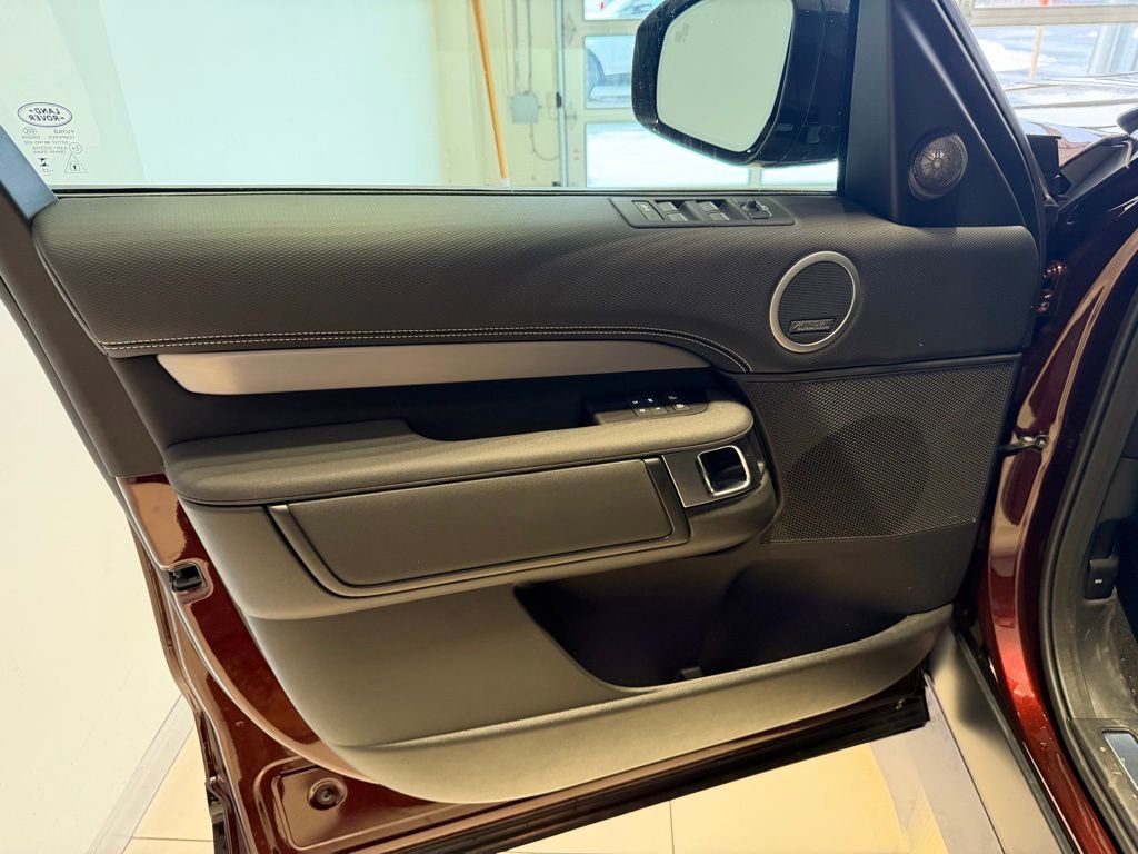 New 2026 Land Rover Discovery Limited Edition AWD/4WD image 28