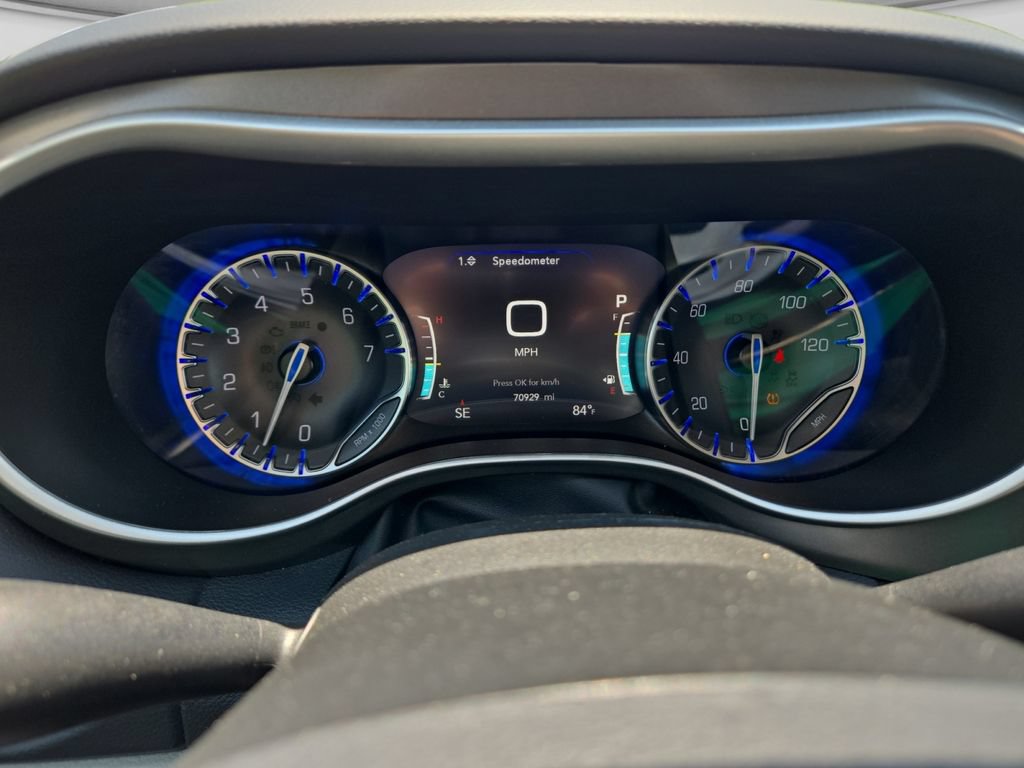 Used 2024 Chrysler Pacifica Touring-L FWD image 14