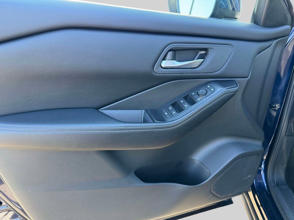 Certified 2025 Nissan Rogue SV image 16