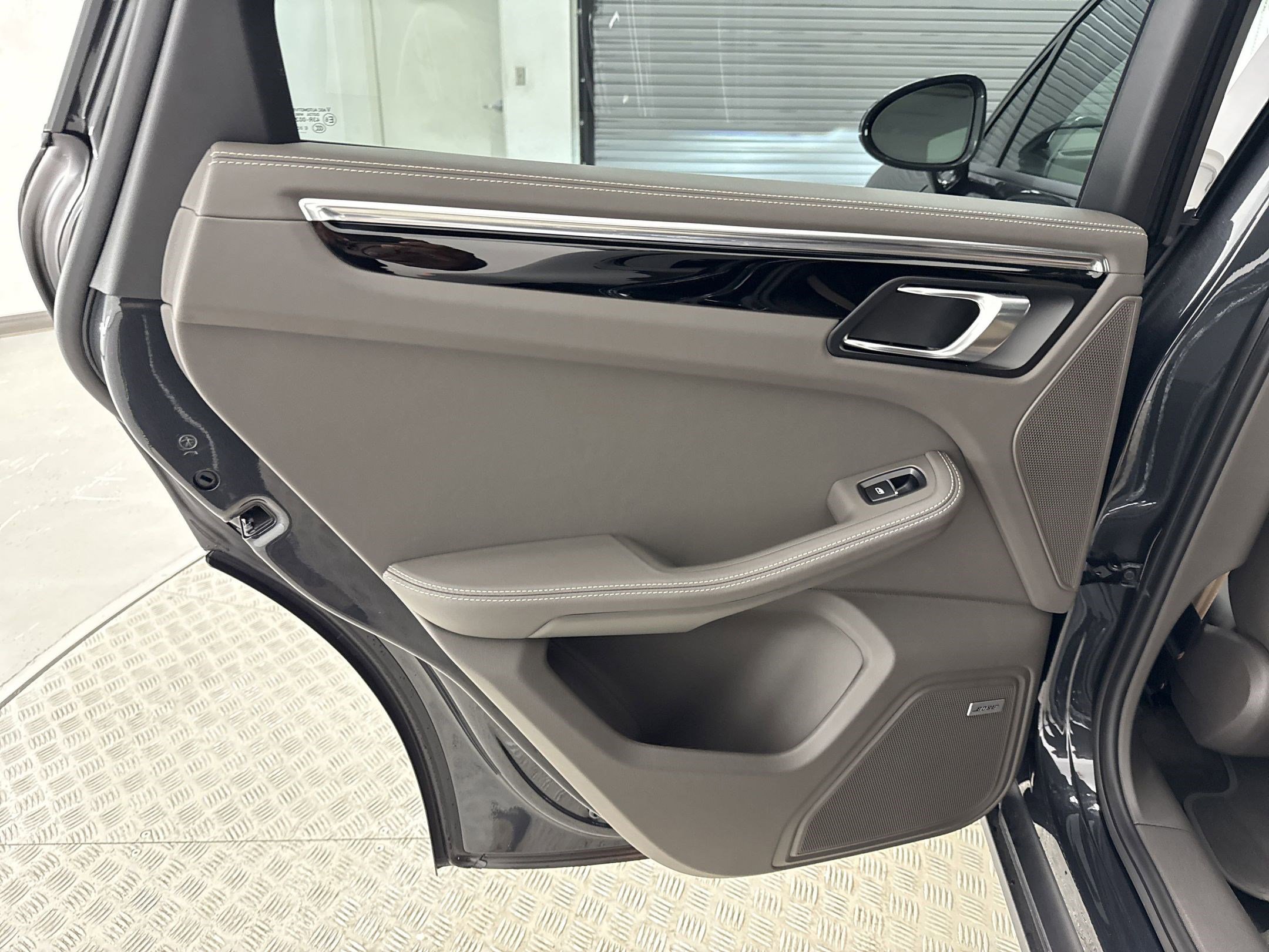 Used 2025 Porsche Macan image 29