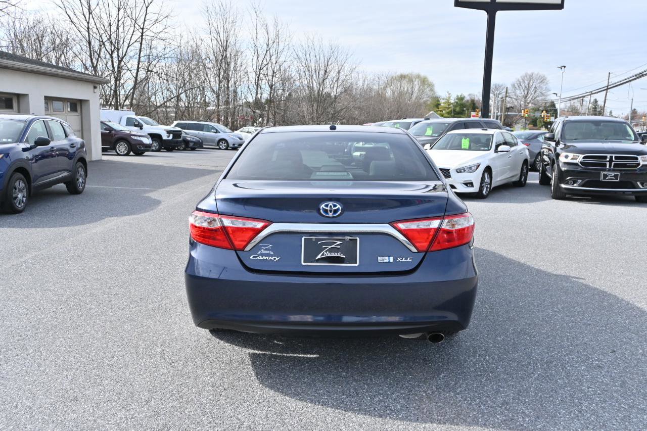Used 2017 Toyota Camry XLE w/ Moonroof Package image 9