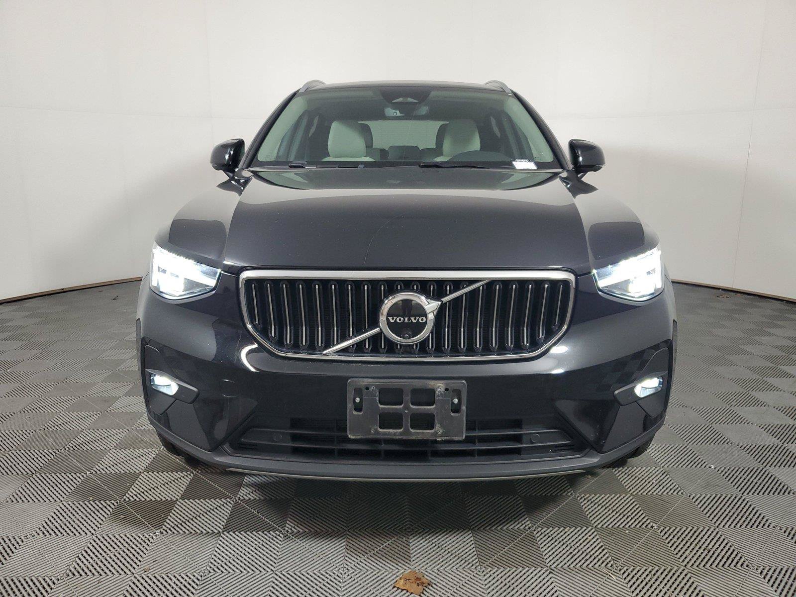 Certified 2024 Volvo XC40 B5 Plus w/ Protection Package Premier AWD/4WD image 2