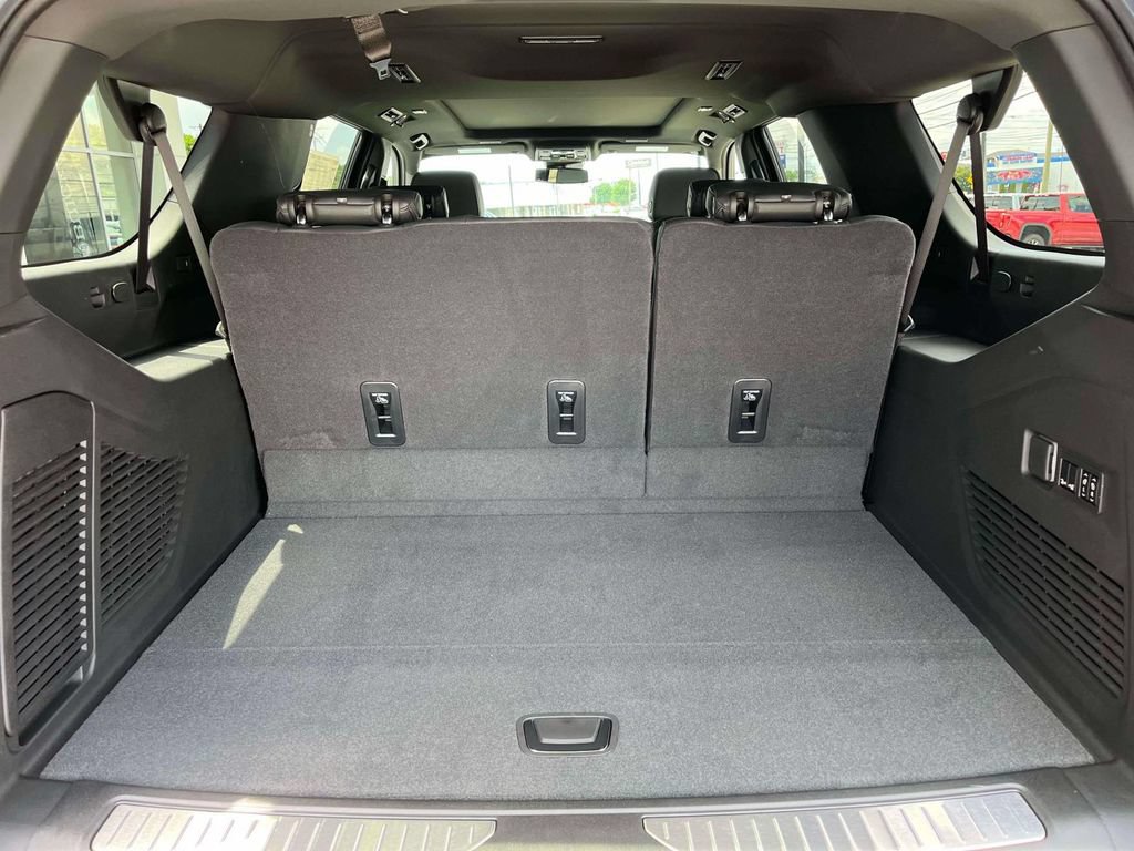 New 2026 GMC Yukon XL Denali w/ Sun & Power Step Package AWD/4WD image 18