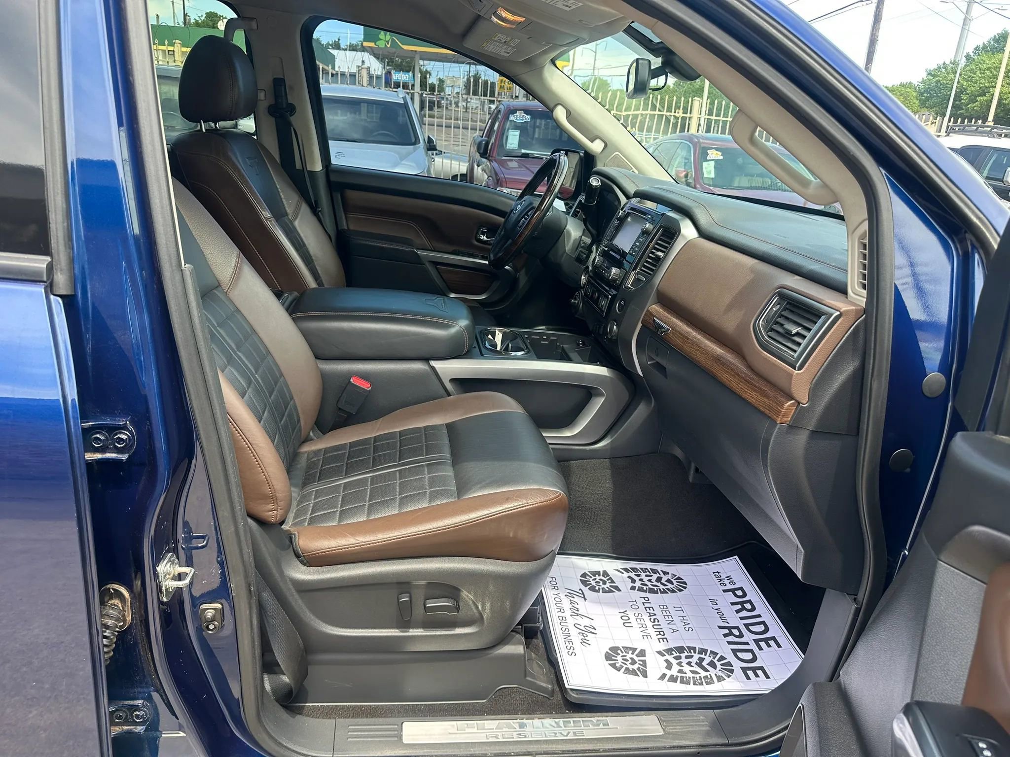 Used 2017 Nissan Titan Platinum Reserve AWD/4WD image 22