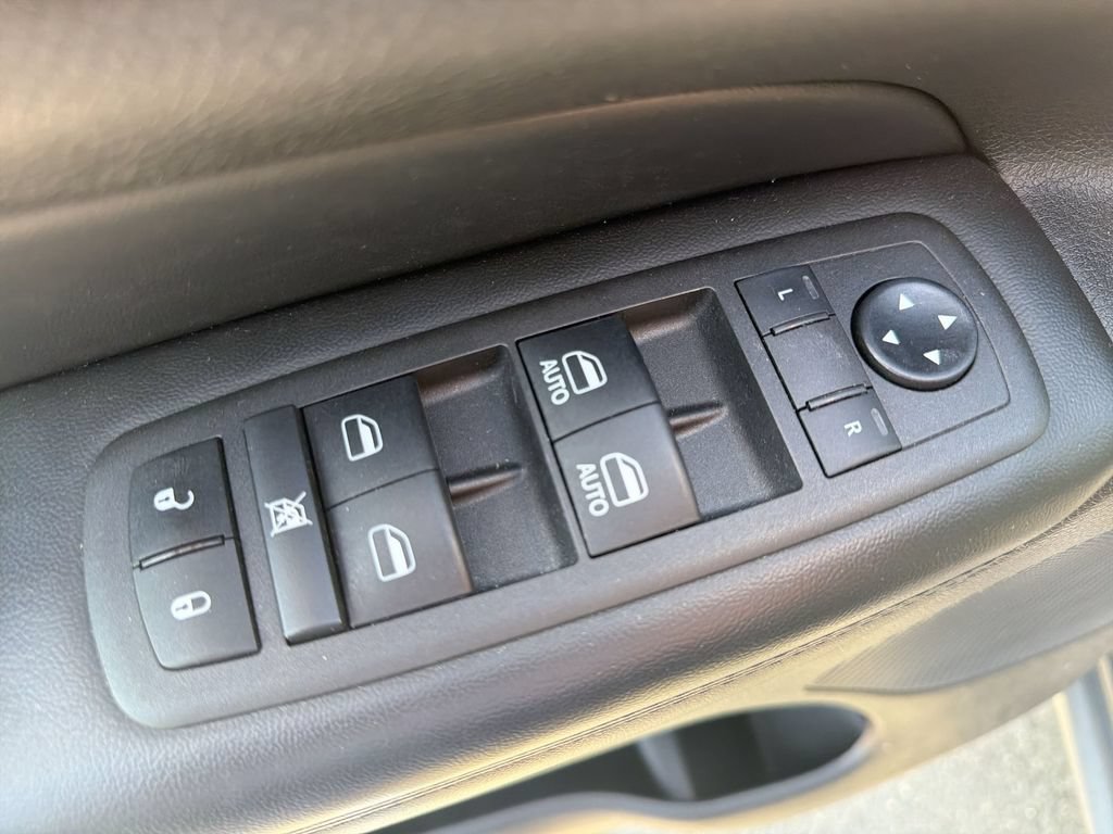 Used 2021 Jeep Grand Cherokee Laredo RWD image 15