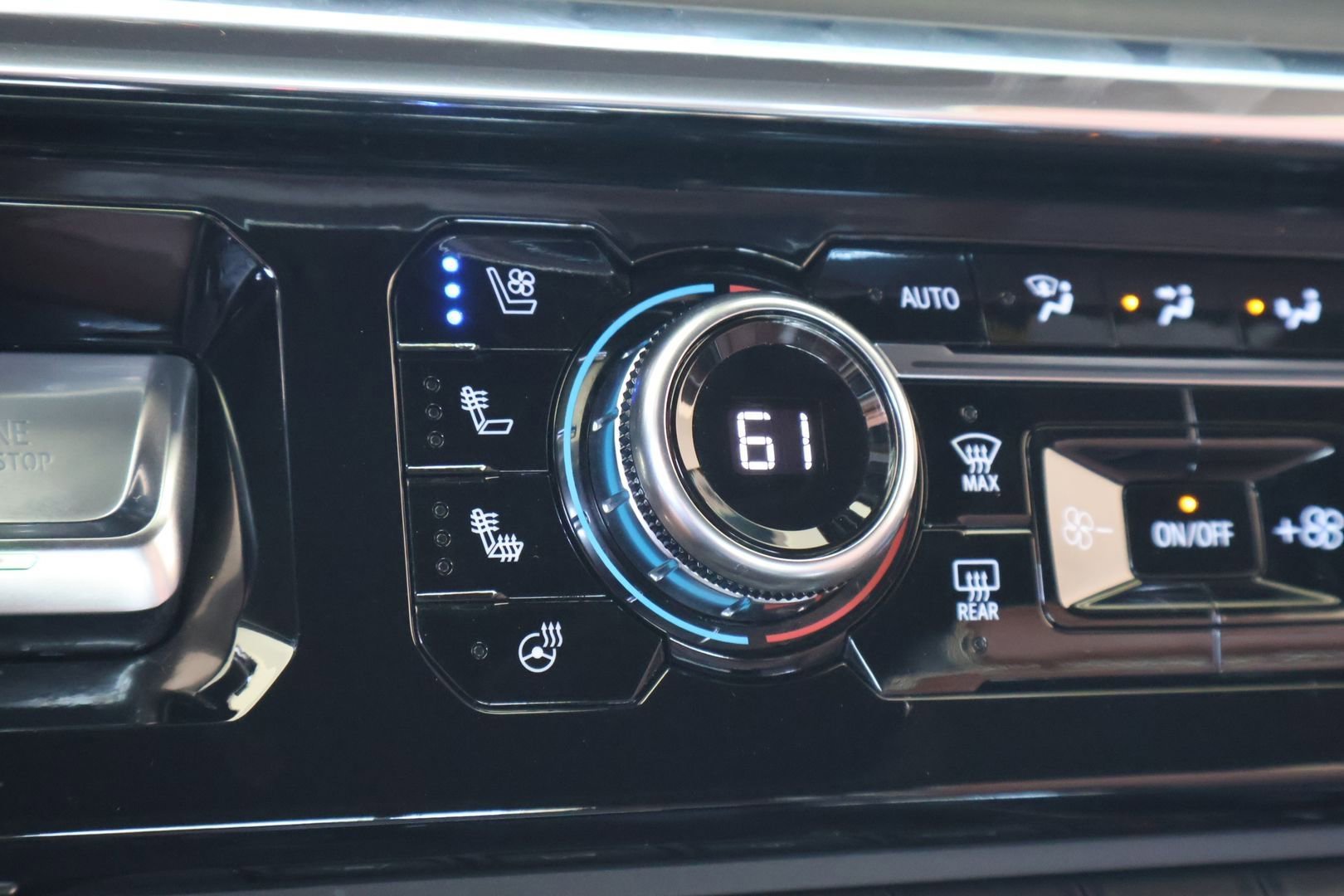 Used 2024 GMC Sierra 1500 Denali Ultimate AWD/4WD image 32