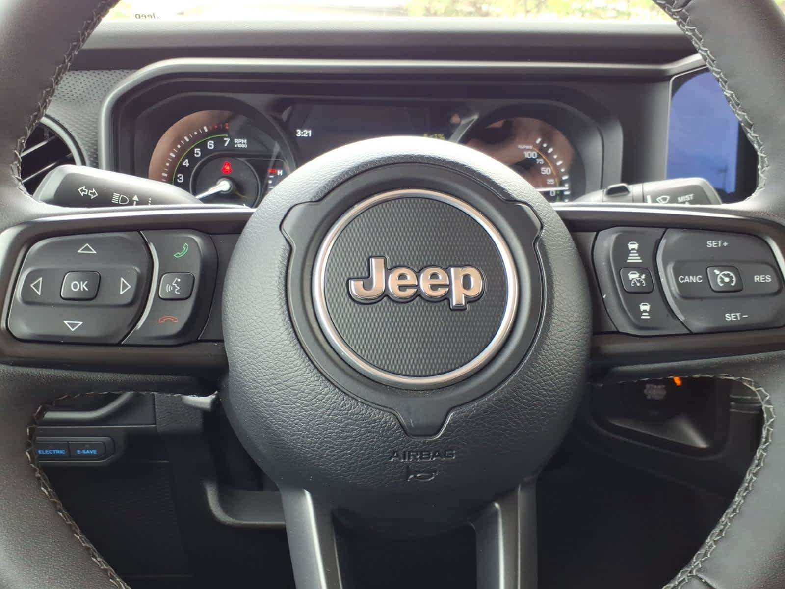 Used 2025 Jeep Wrangler Unlimited Rubicon 4xe w/ Convenience Group AWD/4WD image 11