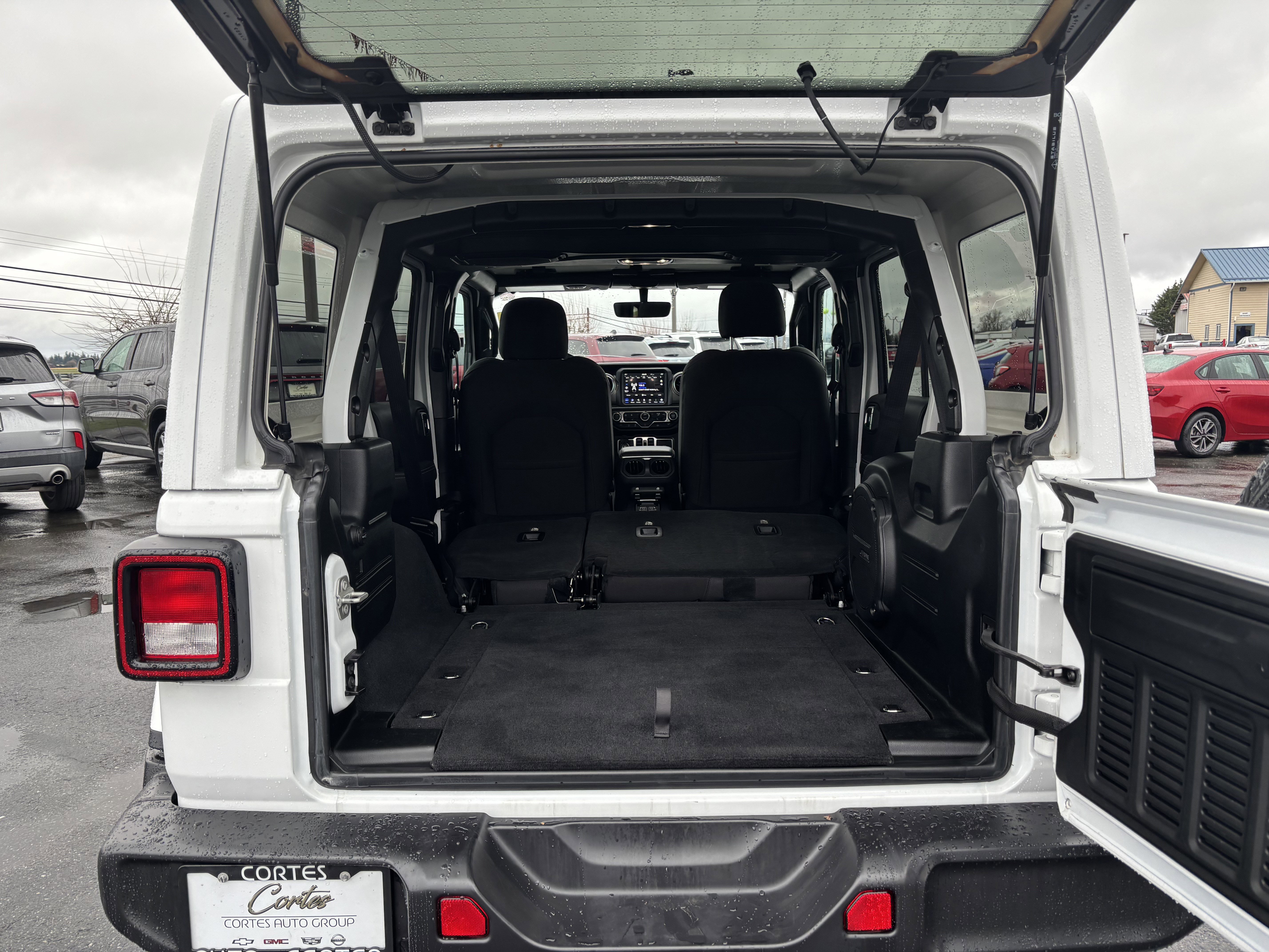 Used 2023 Jeep Wrangler Sahara w/ Cold Weather Group image 27