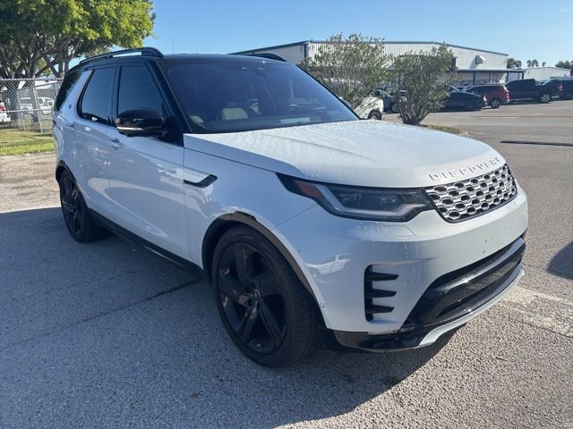 Used 2023 Land Rover Discovery Metropolitan Edition AWD/4WD image 3
