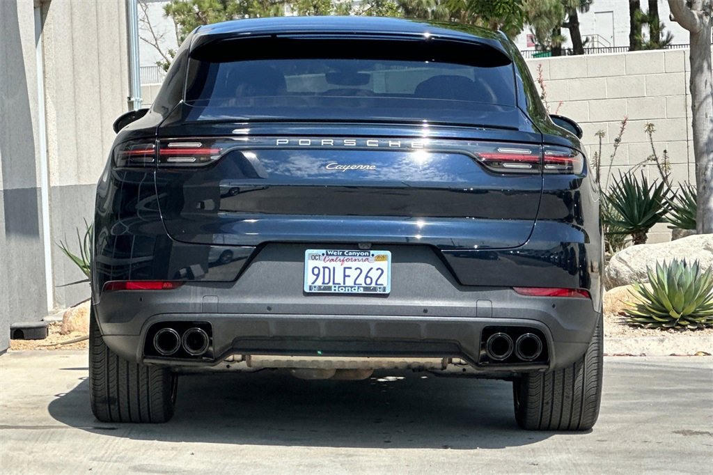 Used 2023 Porsche Cayenne Platinum Edition image 8