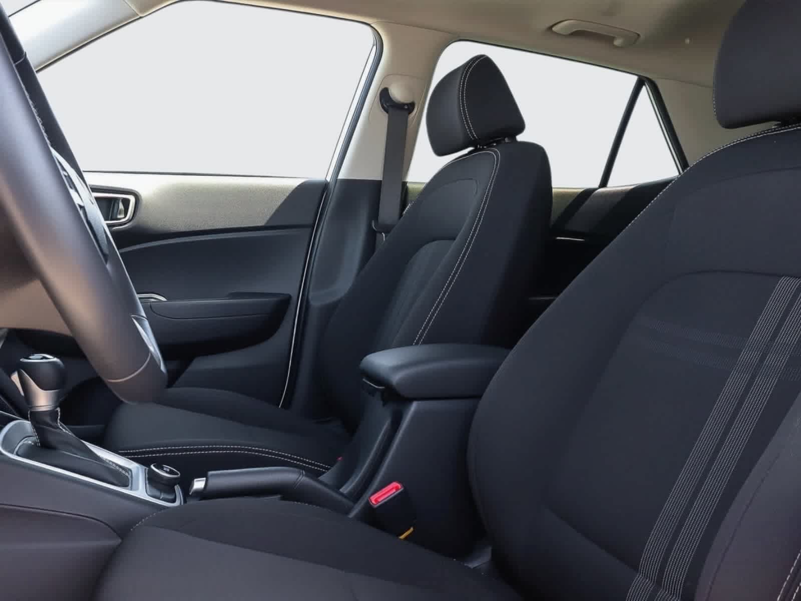 Used 2024 Hyundai Venue SEL FWD image 28