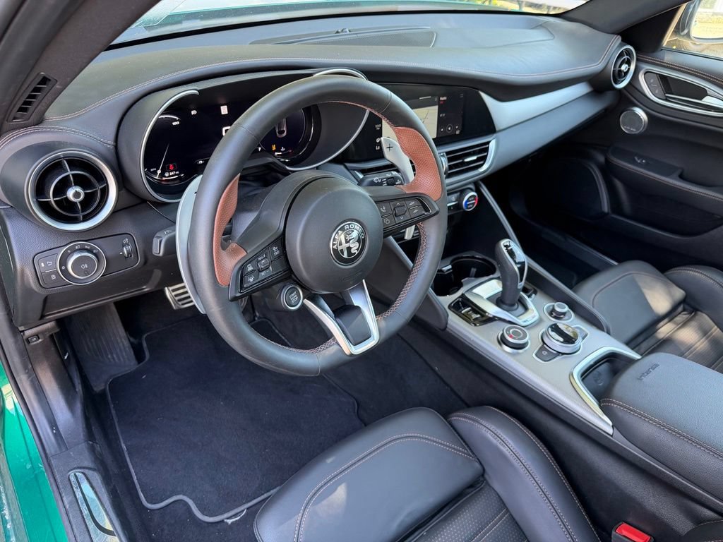 Used 2025 Alfa Romeo Giulia AWD w/ Driving Assist Package image 18
