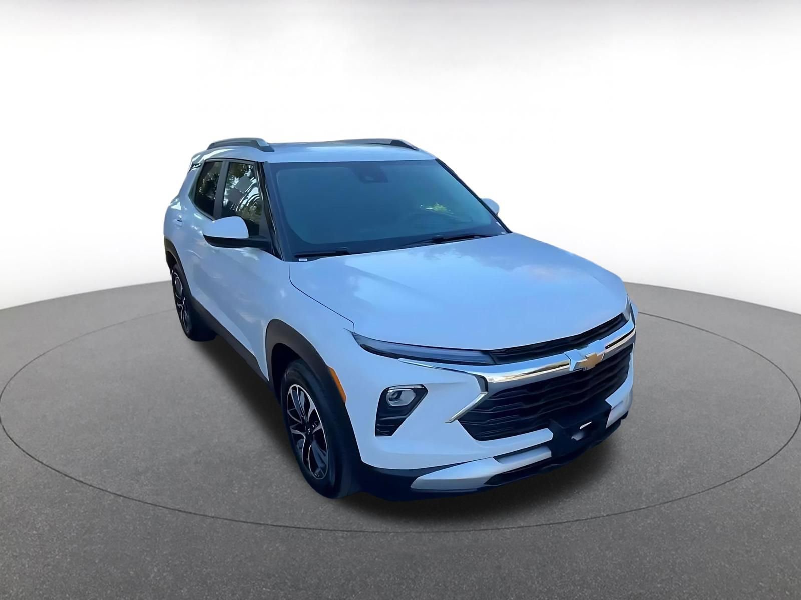 Used 2025 Chevrolet TrailBlazer LT image 3
