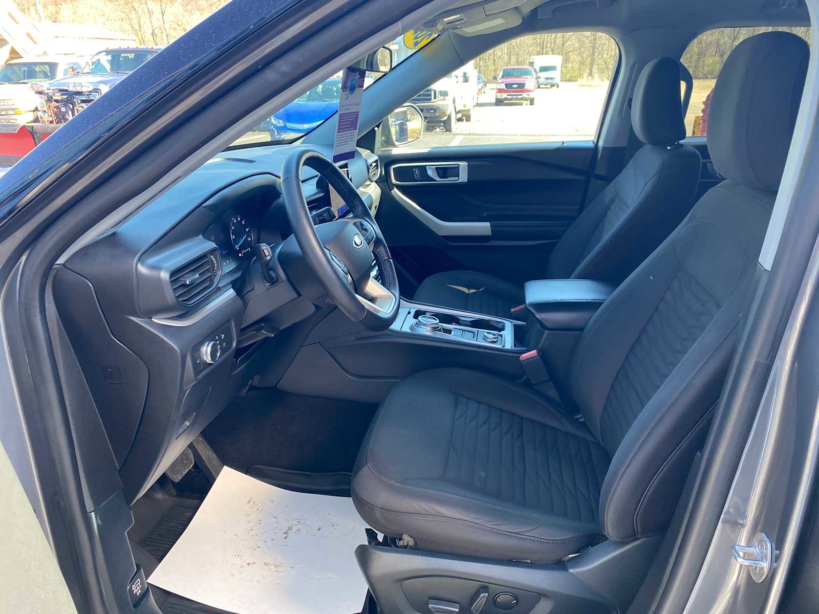 Used 2021 Ford Explorer XLT AWD/4WD image 10