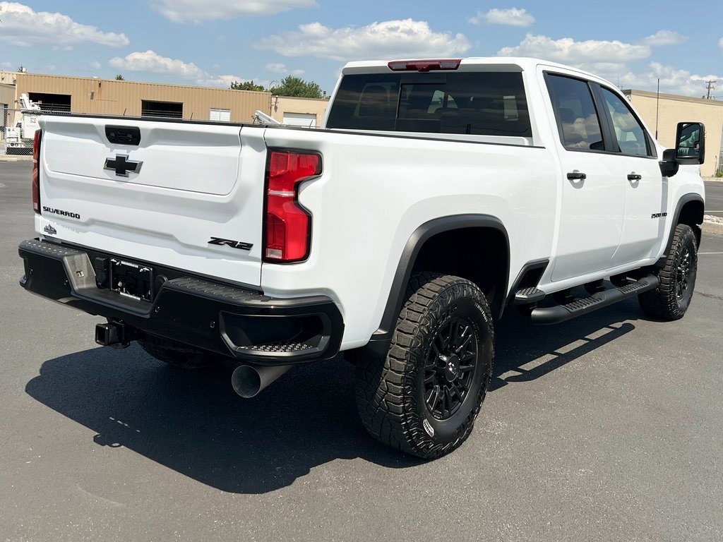 Used 2024 Chevrolet Silverado 2500 ZR2 w/ Technology Package image 11