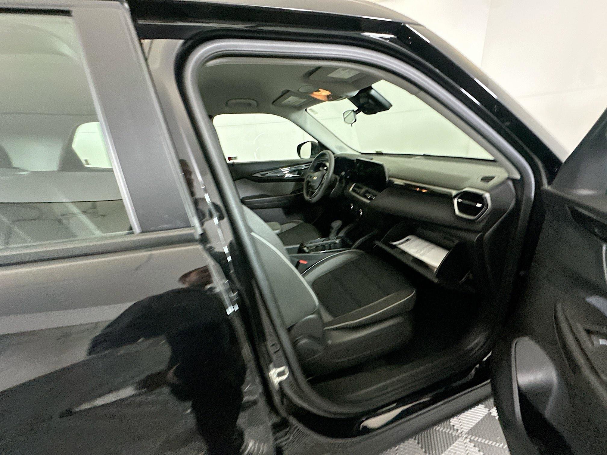 Used 2024 Chevrolet TrailBlazer LS image 28