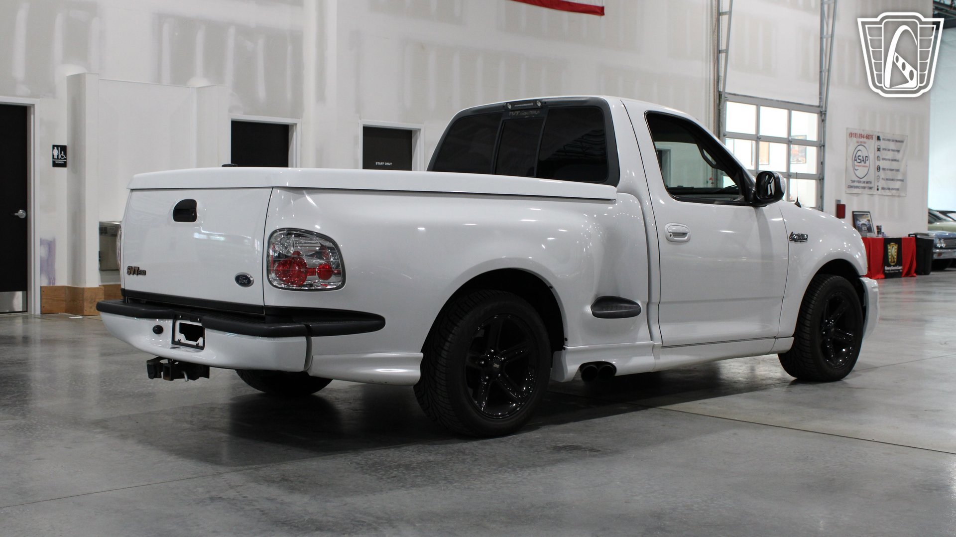 Used 2000 Ford F150 Lightning image 24