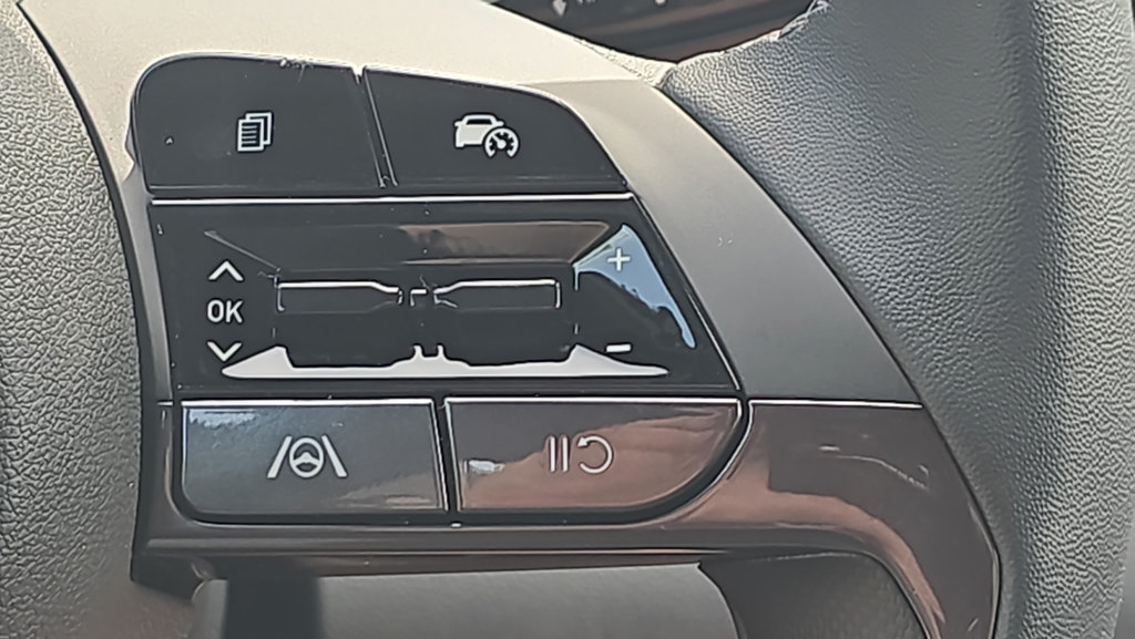 New 2026 Hyundai Elantra Sport FWD image 25