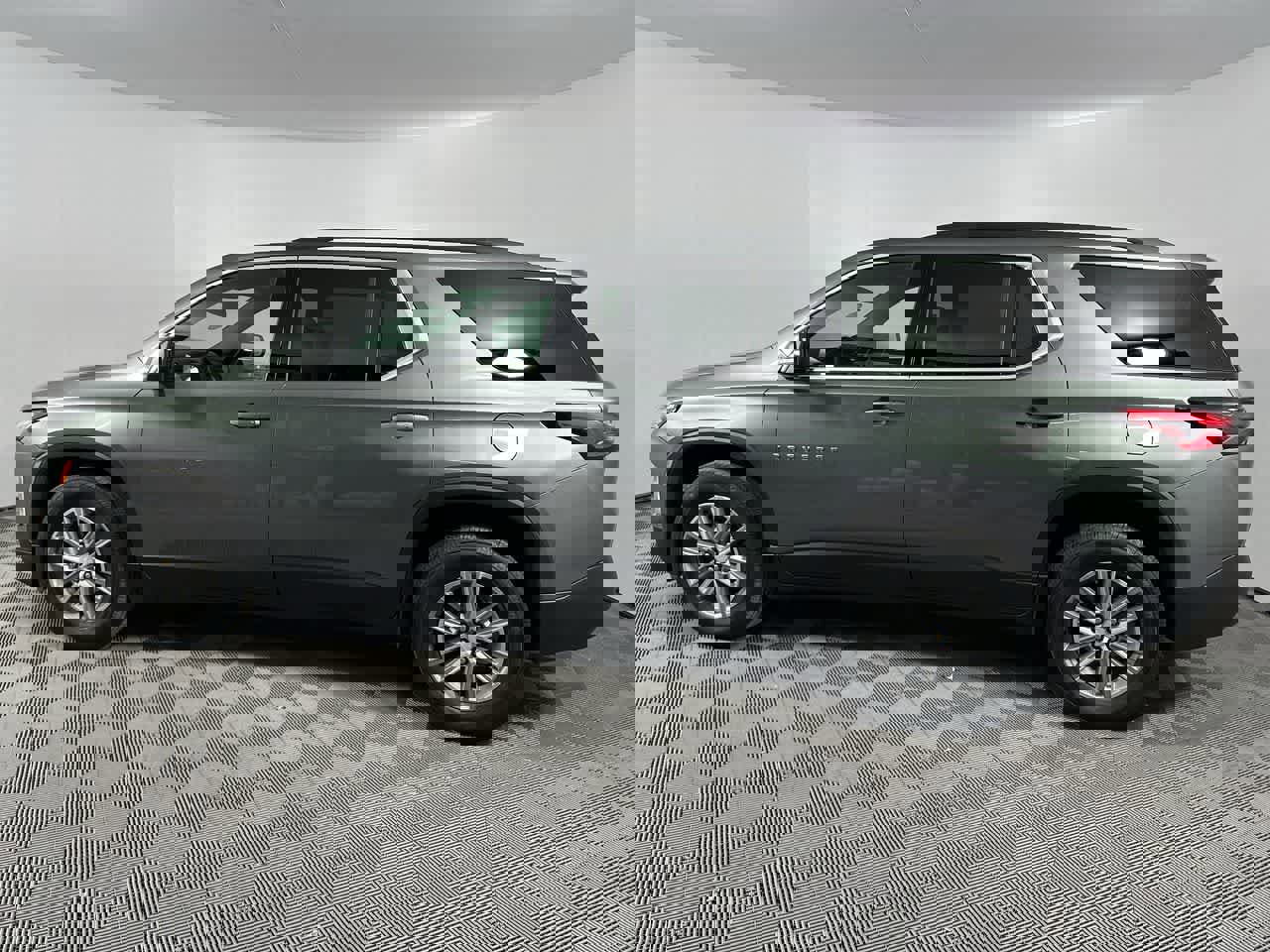 Used 2023 Chevrolet Traverse LT image 15