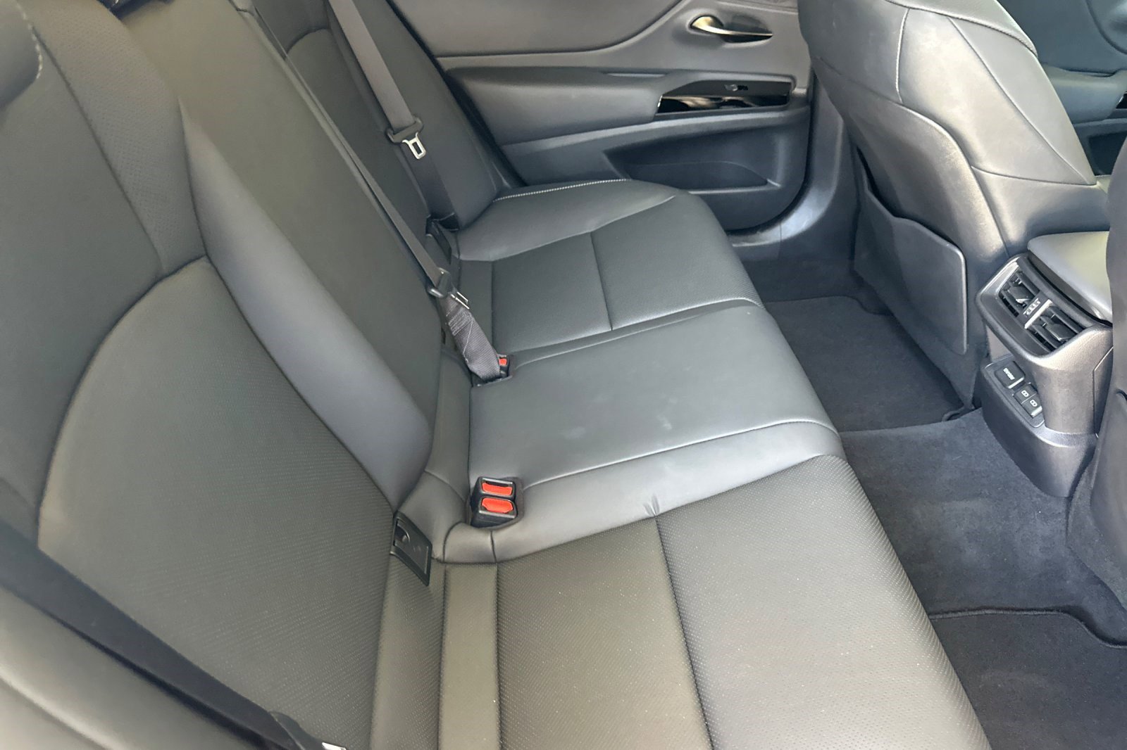 Used 2024 Lexus ES 350 w/ Premium Package FWD image 29